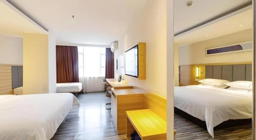 Bed in City Comfort Inn Shenzhen International Exhibition Center Tangwei Metro Station