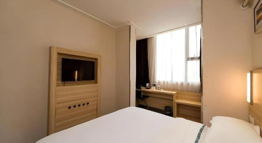 Bed in City Comfort Inn Wuhan Zhongnan Road Fujiaopo