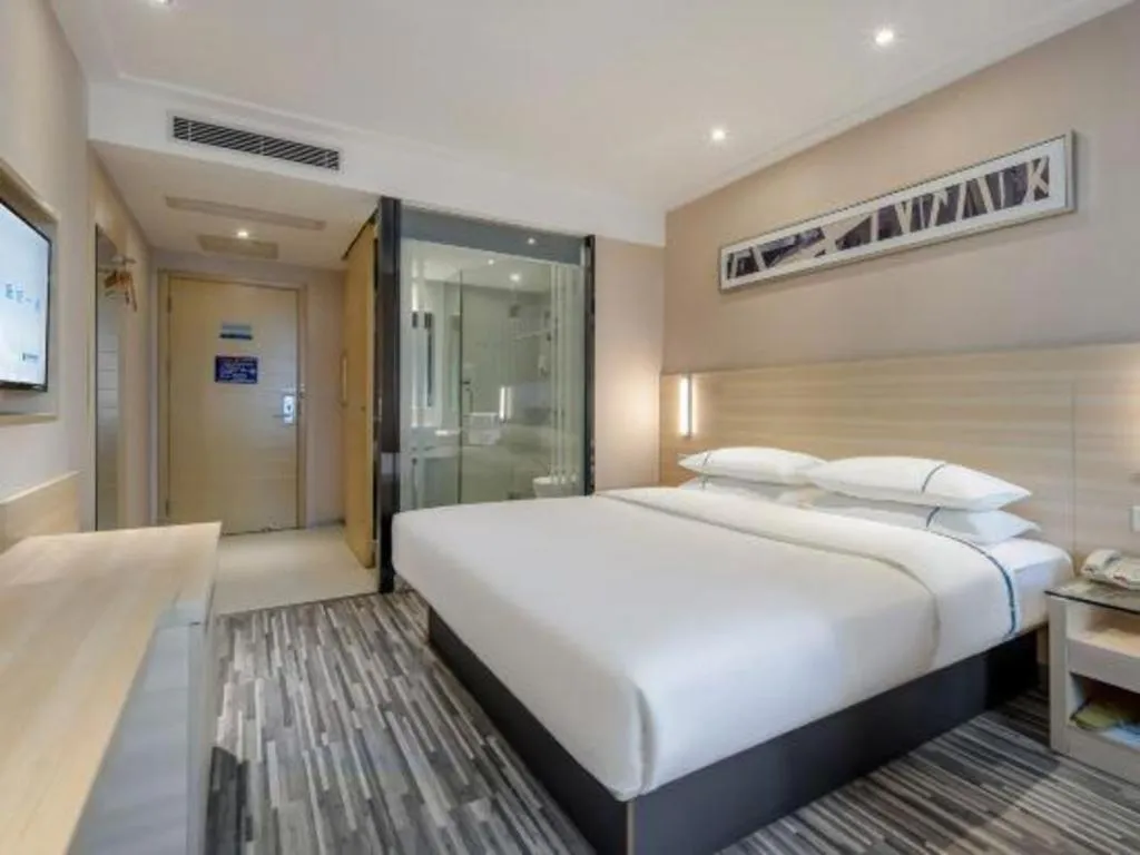 Bed in City Comfort Inn Guangzhou Renhe Metro Station Huatong Plaza