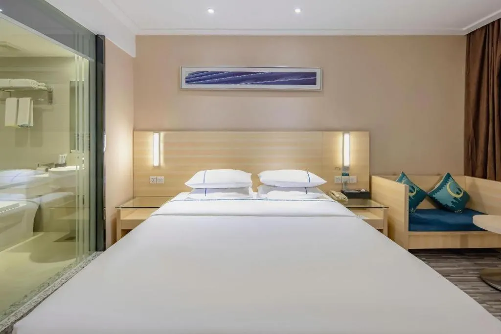 Bed in City Comfort Inn Guangzhou Renhe Metro Station Huatong Plaza