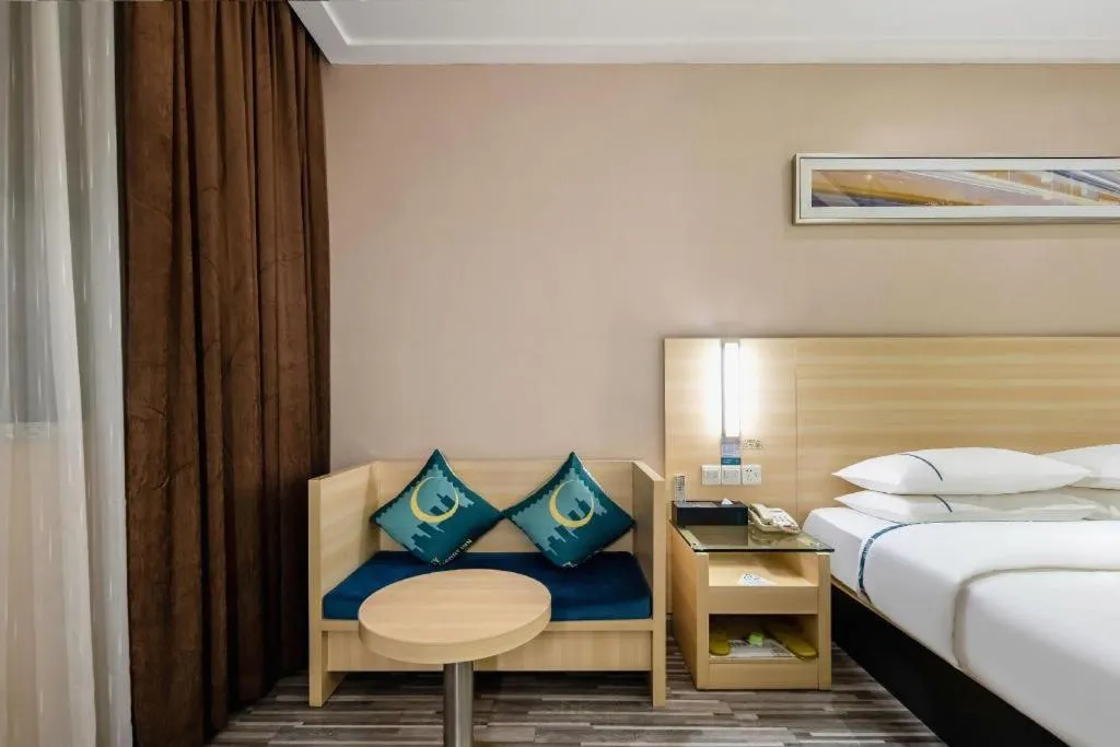 Bed in City Comfort Inn Guangzhou Renhe Metro Station Huatong Plaza