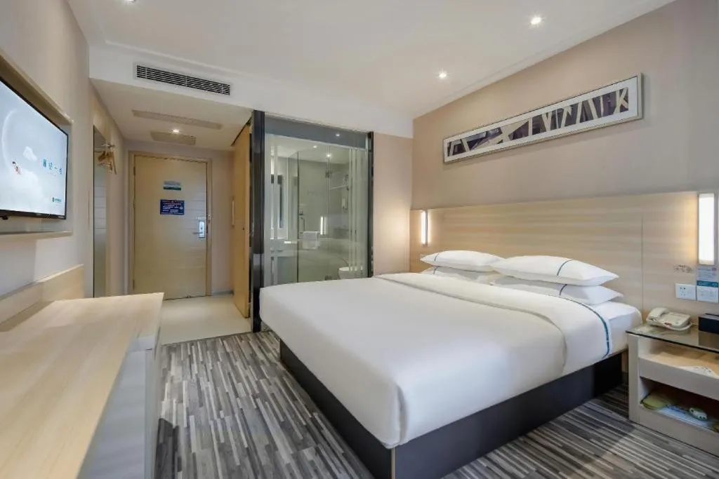 Bed in City Comfort Inn Guangzhou Renhe Metro Station Huatong Plaza