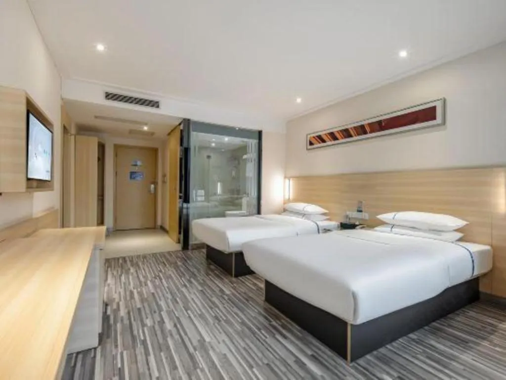 Bed in City Comfort Inn Guangzhou Renhe Metro Station Huatong Plaza