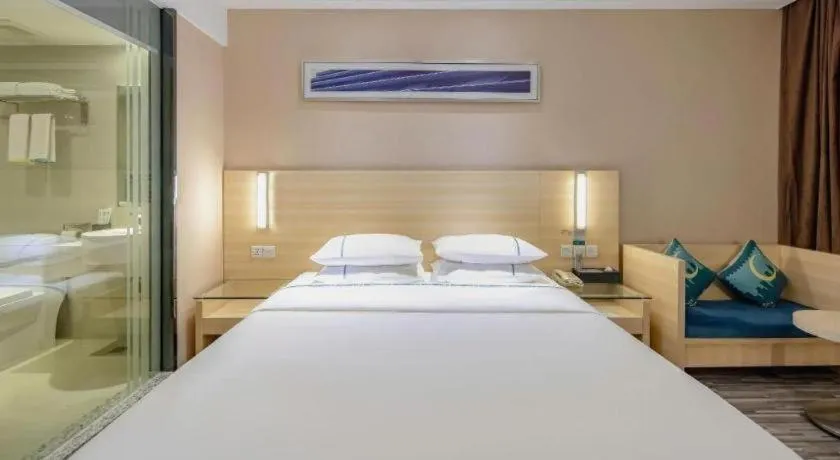 Bed in City Comfort Inn Guangzhou Renhe Metro Station Huatong Plaza