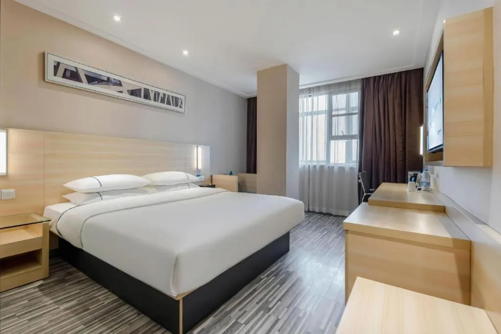 Bed in City Comfort Inn Guangzhou Renhe Metro Station Huatong Plaza