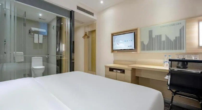 Bed in City Comfort Inn Guangzhou Renhe Metro Station Huatong Plaza
