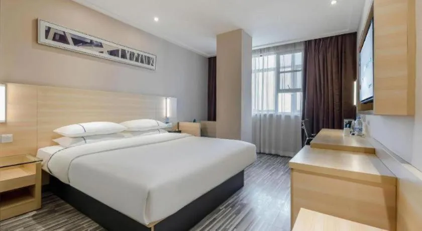 Bed in City Comfort Inn Guangzhou Renhe Metro Station Huatong Plaza