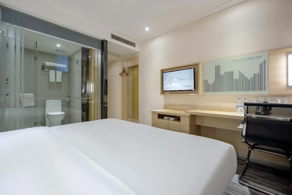 Bed in City Comfort Inn Guangzhou Renhe Metro Station Huatong Plaza