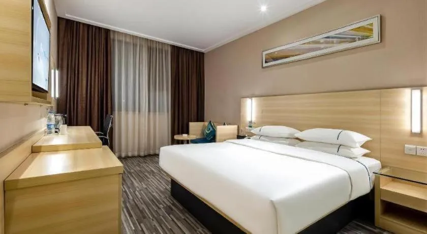 Bed in City Comfort Inn Guangzhou Renhe Metro Station Huatong Plaza