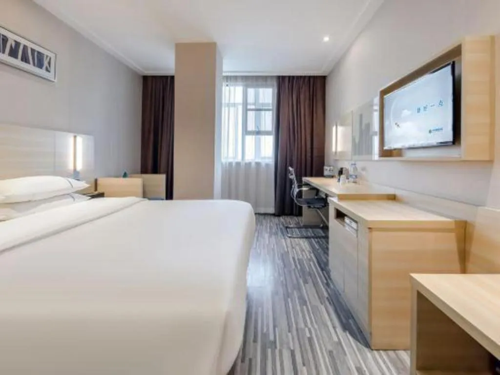 Bed in City Comfort Inn Guangzhou Renhe Metro Station Huatong Plaza