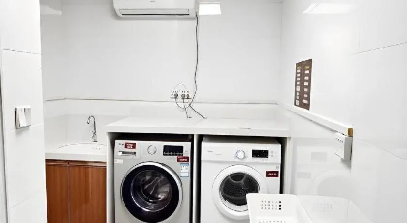 JTOUR Inn Yulin Railway Station Industrial Products Market