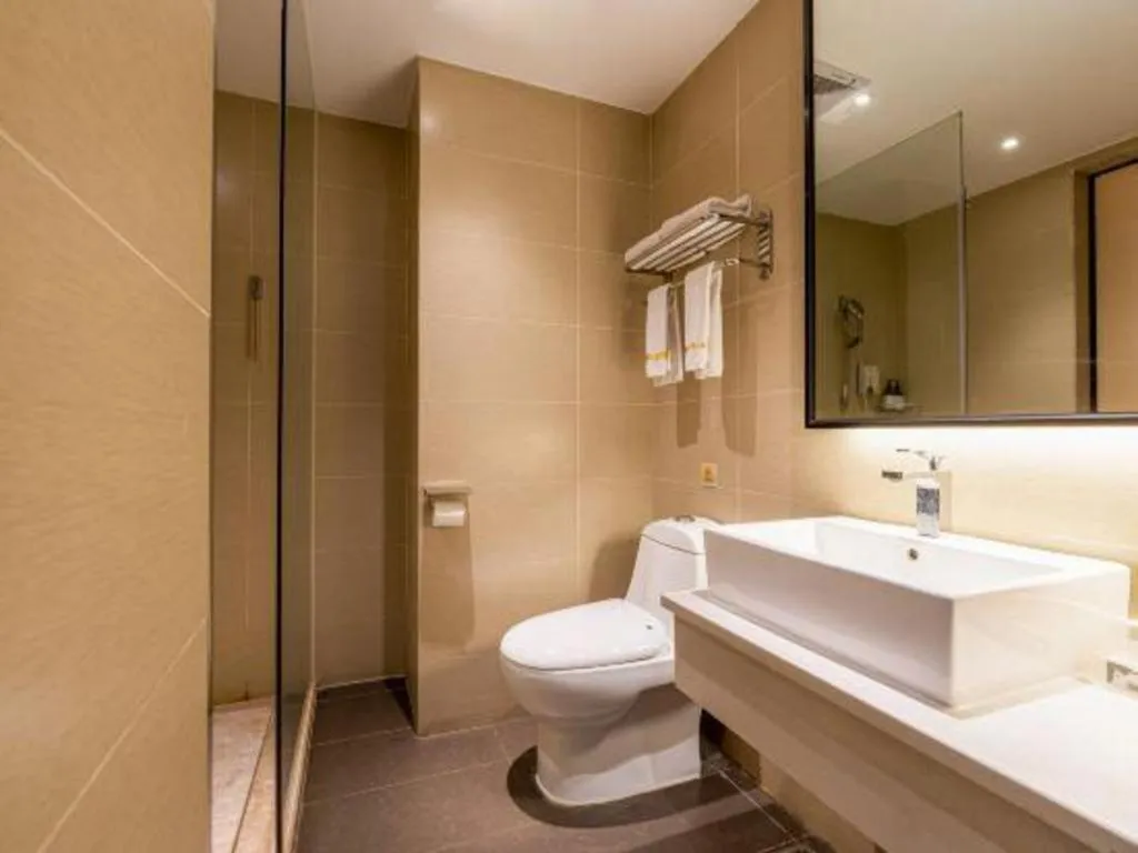 JTOUR Inn Yulin Railway Station Industrial Products Market