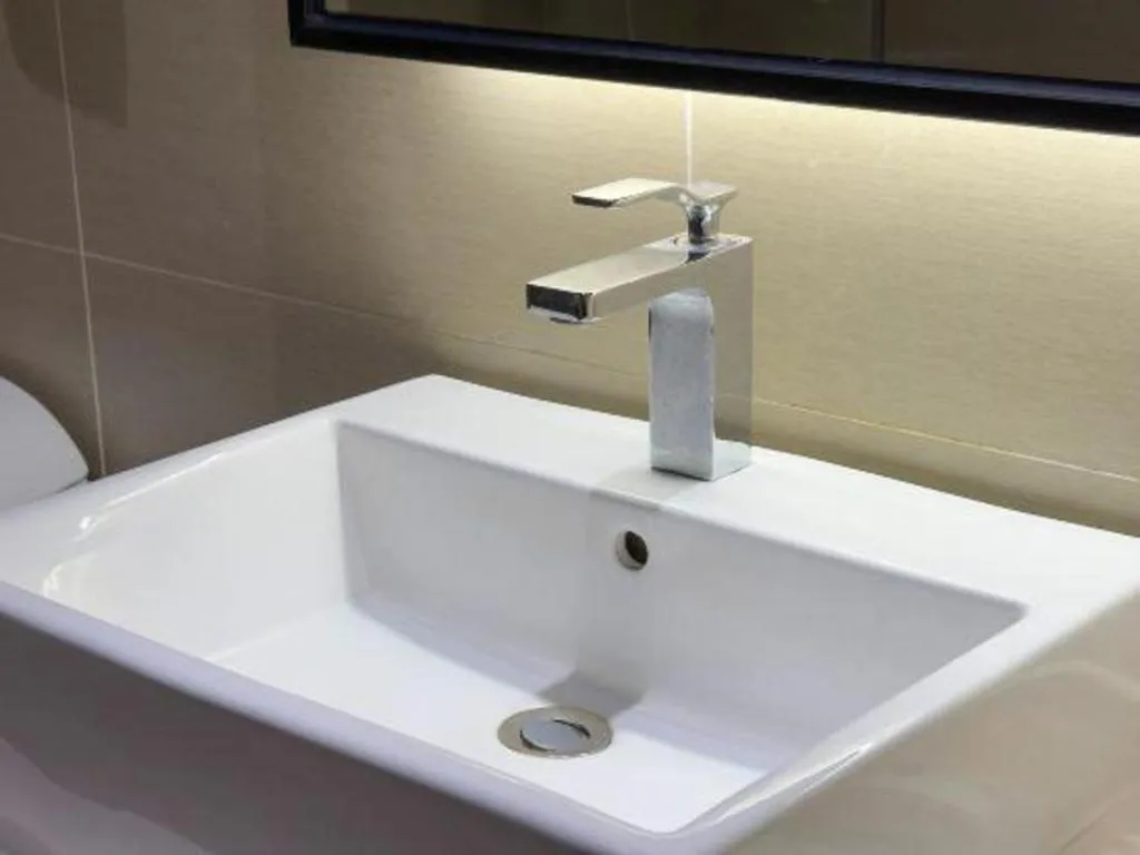 JTOUR Inn Yulin Railway Station Industrial Products Market