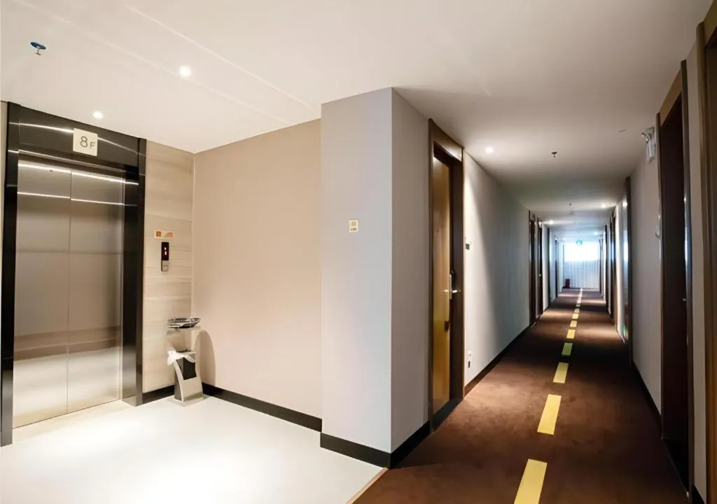 JTOUR Inn Yulin Railway Station Industrial Products Market