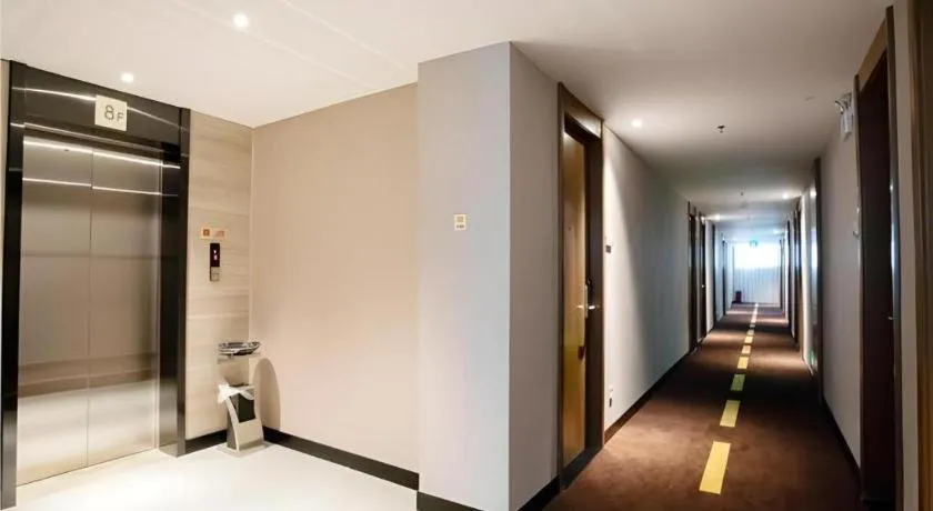 JTOUR Inn Yulin Railway Station Industrial Products Market