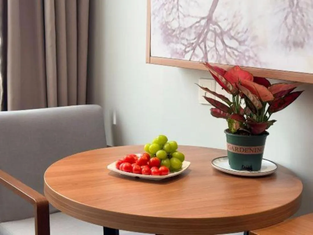 JTOUR Inn Yulin Railway Station Industrial Products Market