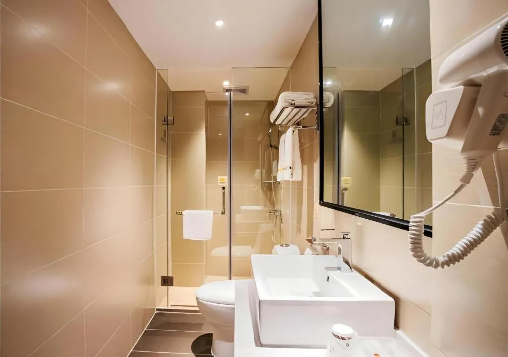 JTOUR Inn Yulin Railway Station Industrial Products Market