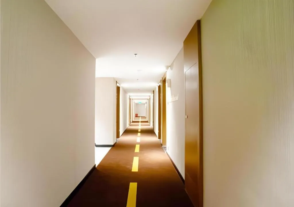 JTOUR Inn Yulin Railway Station Industrial Products Market