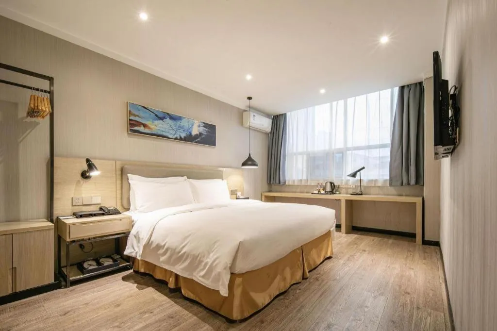 Bed in Borrman Hotel Wuhan Yangluo Metro Station Shenshuigang