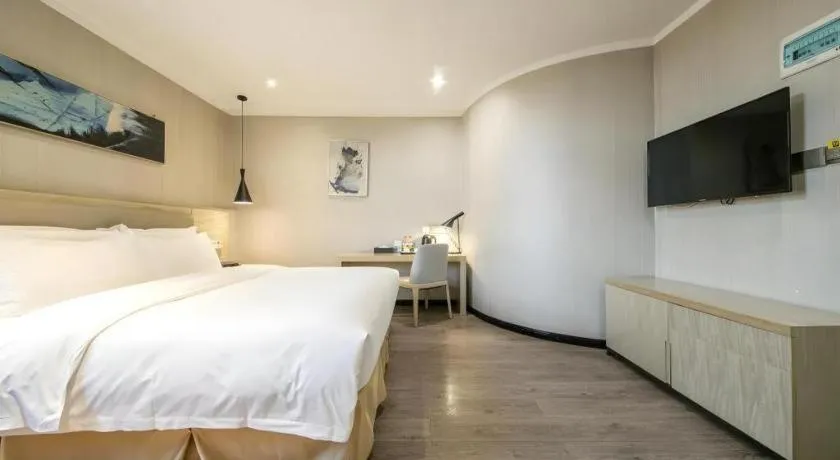 Bed in Borrman Hotel Wuhan Yangluo Metro Station Shenshuigang