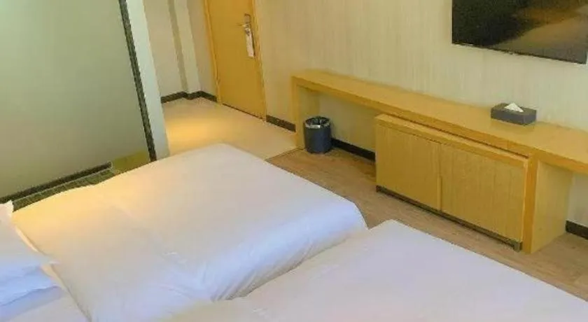 Bed in Borrman Hotel Wuhan Yangluo Metro Station Shenshuigang