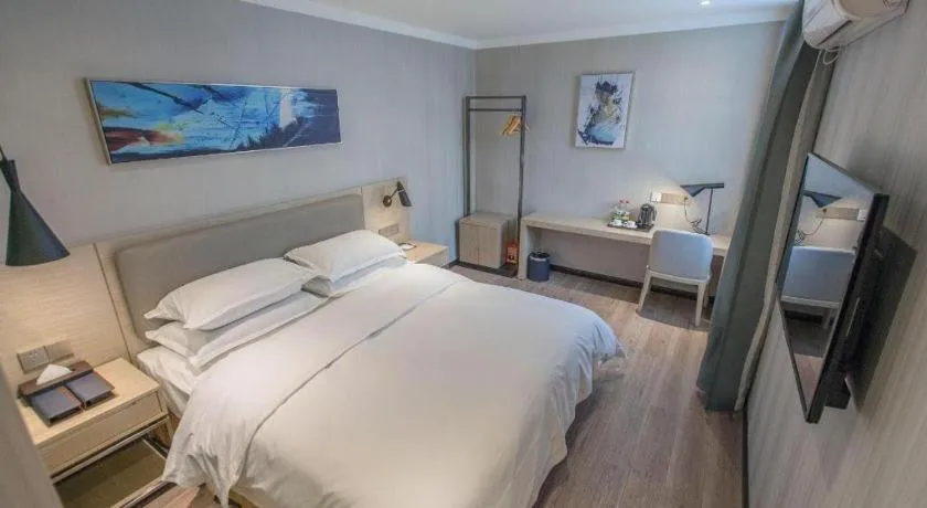 Bed in Borrman Hotel Wuhan Yangluo Metro Station Shenshuigang