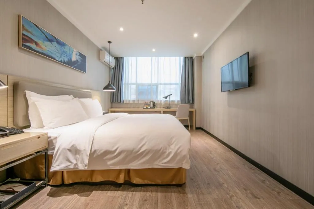 Bed in Borrman Hotel Wuhan Yangluo Metro Station Shenshuigang