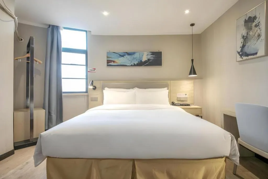 Bed in Borrman Hotel Wuhan Yangluo Metro Station Shenshuigang