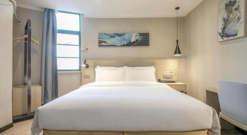 Bed in Borrman Hotel Wuhan Yangluo Metro Station Shenshuigang