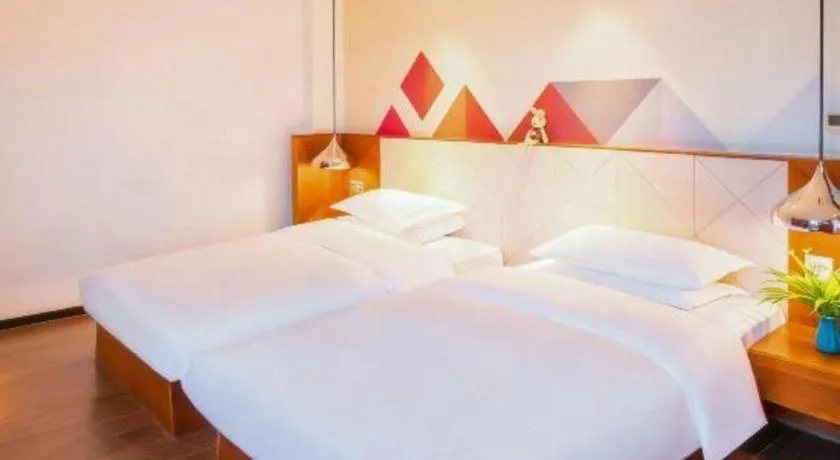 Bed in Borrman Hotel Zhongxiang Railway Station Mochou Village