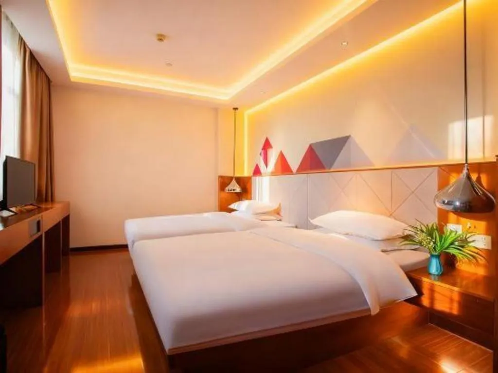 Bed in Borrman Hotel Zhongxiang Railway Station Mochou Village