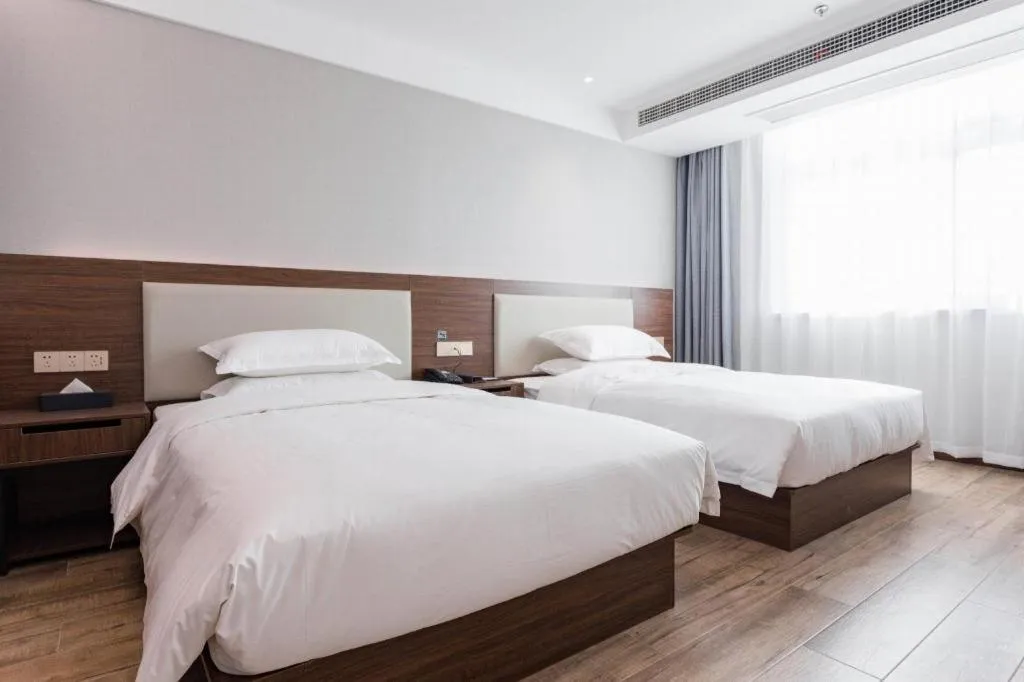 Bed in Borrman Hotel East Huai'an Railway Station Zhou 'Enlai Memorial