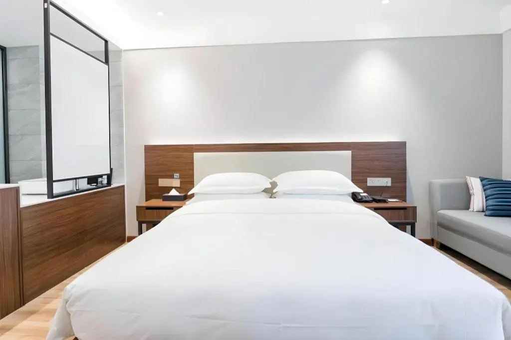 Bed in Borrman Hotel East Huai'an Railway Station Zhou 'Enlai Memorial