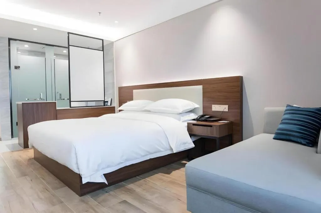 Bed in Borrman Hotel East Huai'an Railway Station Zhou 'Enlai Memorial