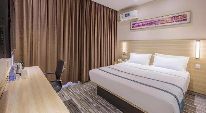 Bed in JTOUR Inn Wuzhou Arcade City Sanzongfu