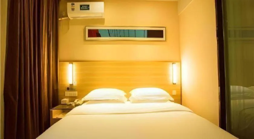 Bed in JTOUR Inn Wuzhou Arcade City Sanzongfu