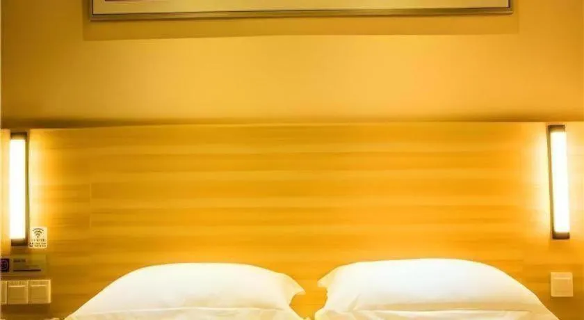 Bed in JTOUR Inn Wuzhou Arcade City Sanzongfu