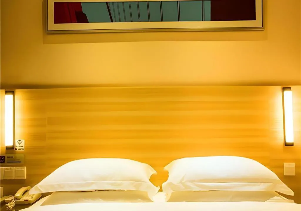 Bed in JTOUR Inn Wuzhou Arcade City Sanzongfu