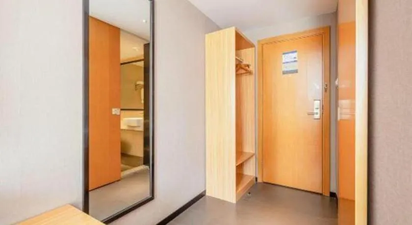 JTOUR Inn Guigang Life Port High-speed Railway Station