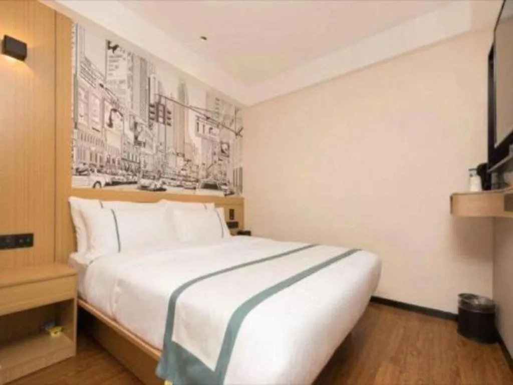 Bed in City Comfort Inn Guangzhou Southern Hospital Tonghe Metro Station