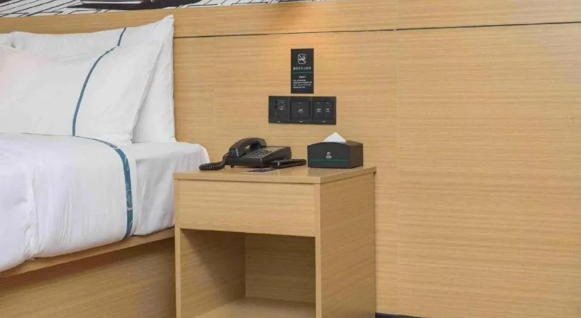 Bed in City Comfort Inn Guangzhou Southern Hospital Tonghe Metro Station