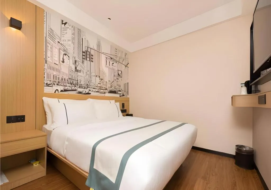 Bed in City Comfort Inn Guangzhou Southern Hospital Tonghe Metro Station