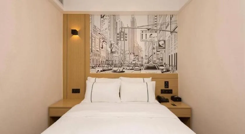 Bed in City Comfort Inn Guangzhou Southern Hospital Tonghe Metro Station