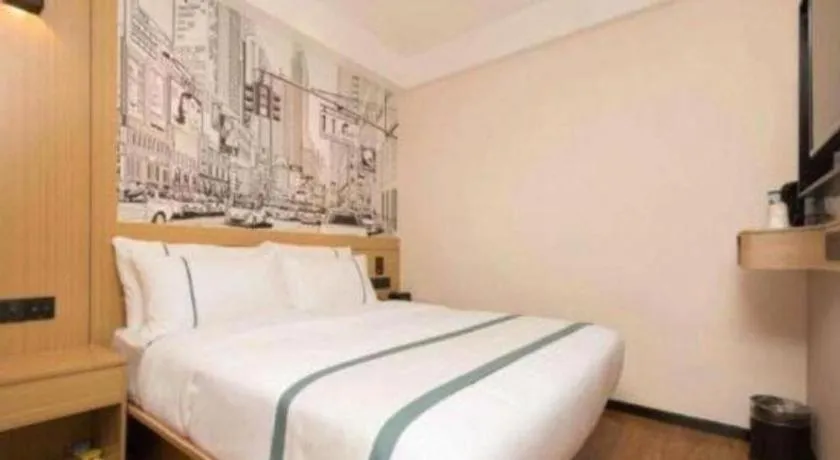 Bed in City Comfort Inn Guangzhou Southern Hospital Tonghe Metro Station