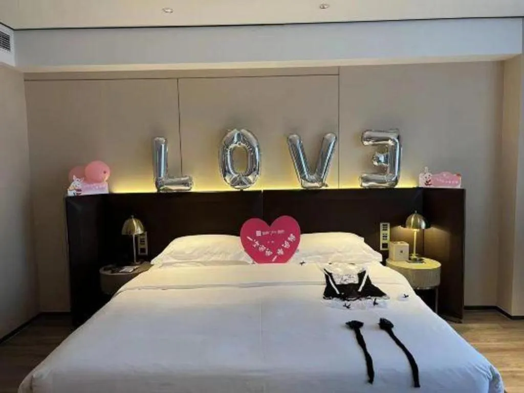 Bed in Echarm Plus Hotel Changsha High-speed Railway South Station Desiqin