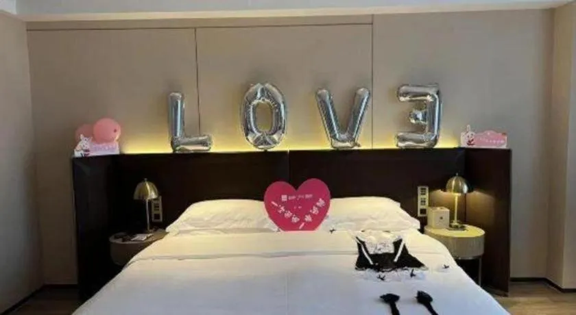 Bed in Echarm Plus Hotel Changsha High-speed Railway South Station Desiqin