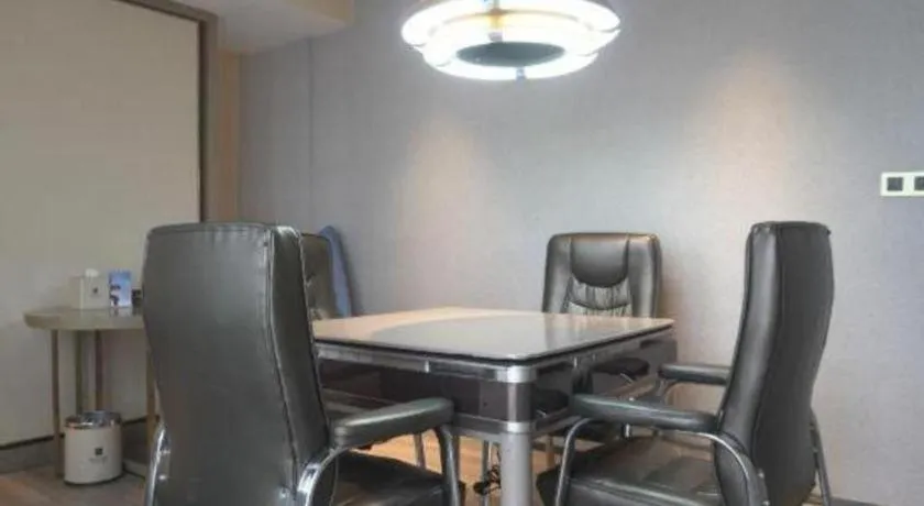 Echarm Plus Hotel Changsha High-speed Railway South Station Desiqin