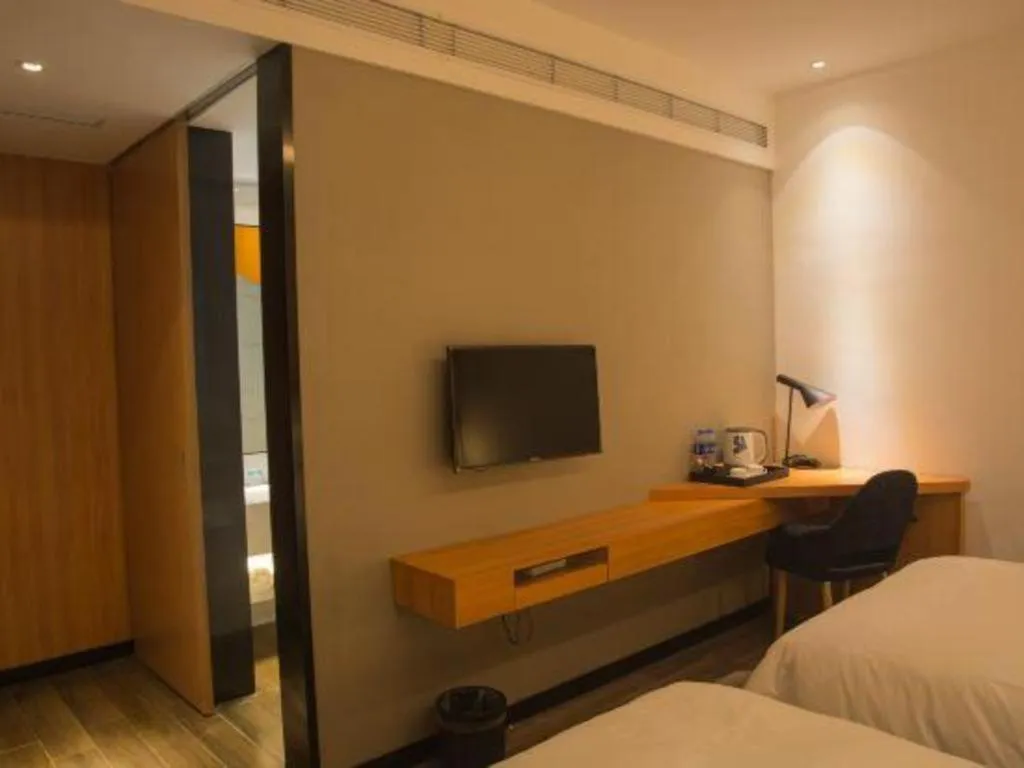 Bed in Borrman Hotel Jingzhou Jiangjin West Road Wanda Plaza Fantawild