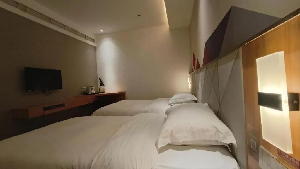 Bed in Borrman Hotel Jingzhou Jiangjin West Road Wanda Plaza Fantawild