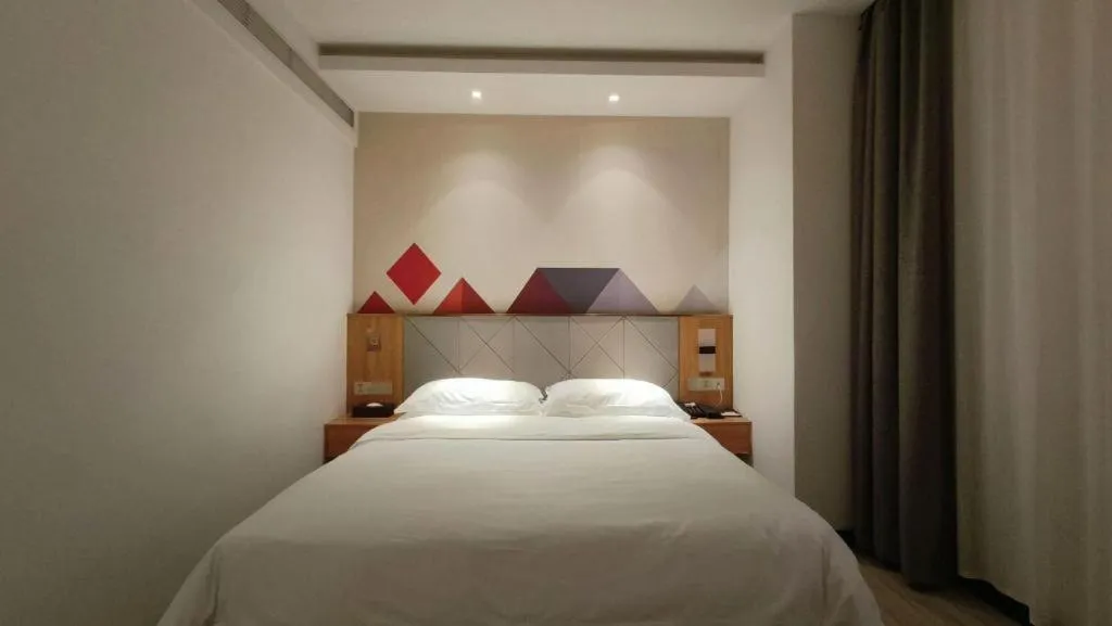 Bed in Borrman Hotel Jingzhou Jiangjin West Road Wanda Plaza Fantawild